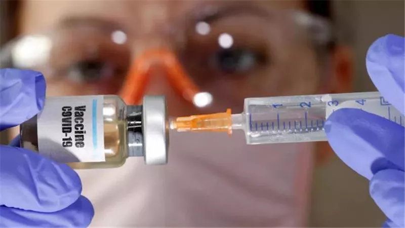 50 ألف جرعة .. لقاح استرازينيكا يصل مطار القاهرة