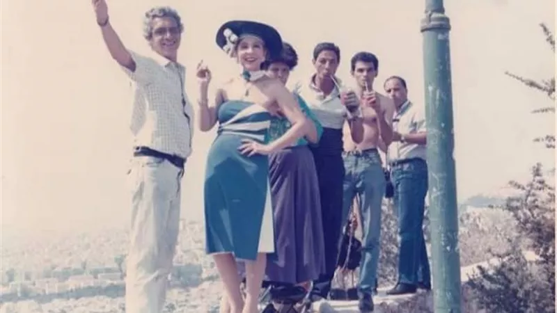 نادية الجندي تحيي ذكرى ميلاد نادر جلال بصورة نادرة من فيلم ”شبكة الموت”