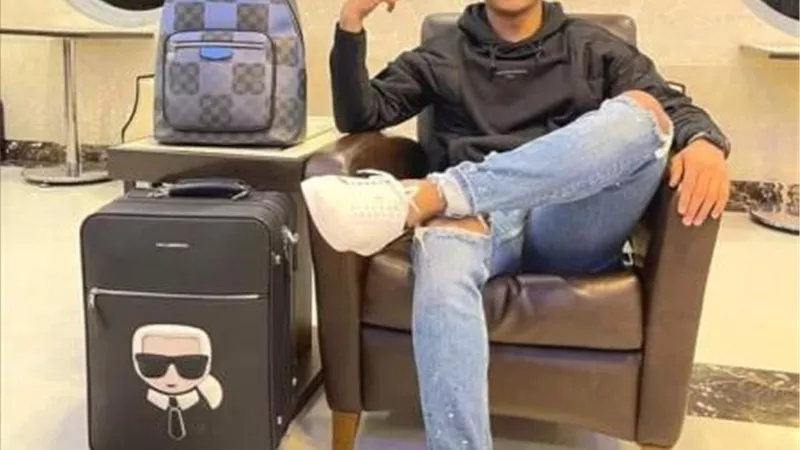 شاهد.. مصطفى محمد من داخل المطار استعدادا للانضمام لجالاتا سراي