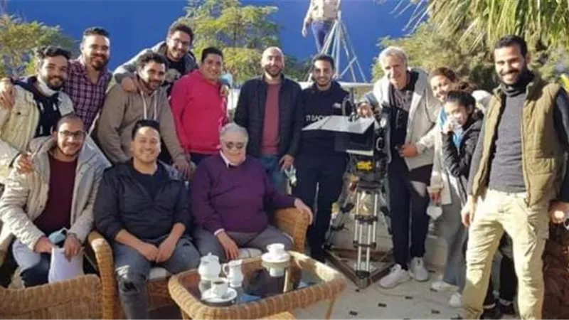 يحيي الفخراني وكريم عفيفي في كواليس تصوير ”نجيب زاهي زركش”