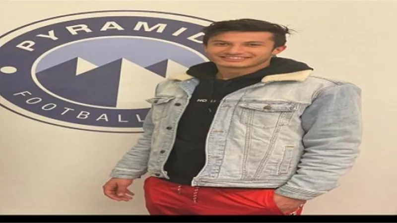 تأكيدا للموجز.. بيراميدز يعلن التعاقد مع أسامة جلال
