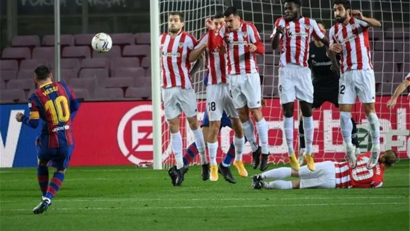 ميسي يقود برشلونة للتقدم على بيلباو في الشوط الأول
