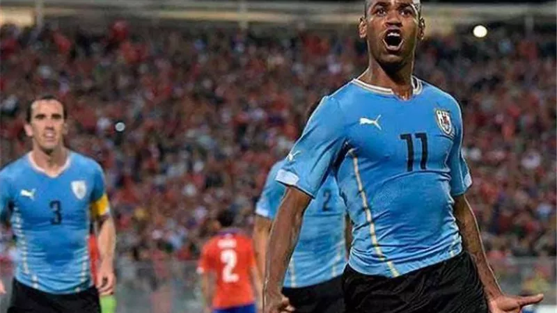بيراميدز يضم دييجو رولان مهاجم منتخب أوروجواي