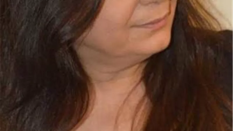 انفصلت عن زوجها بسبب الغيرة.. ونجلتها فنانة معروفة.. حكايات نادية شكري بطلة مسرحية ”العيال كبرت”