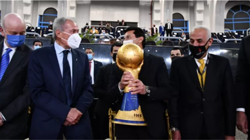 عاجل.. كأس العالم لليد تصل ستاد القاهرة