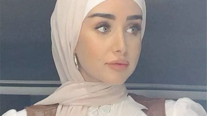 هنا الزاهد تخطف الأنظار بالحجاب في أحدث ظهور