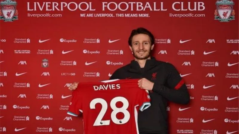 ليفربول يعزز دفاعه بالتعاقد مع دايفز وكاباك