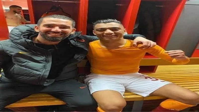 نجم برشلونة السابق يحتفل بهدف مصطفي محمد الأول مع جالاتاسراي (صورة)