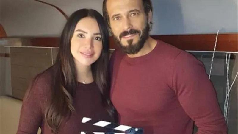 يوسف الشريف وزوجته في كواليس أول يوم تصوير من مسلسل ”كوفيد 25”