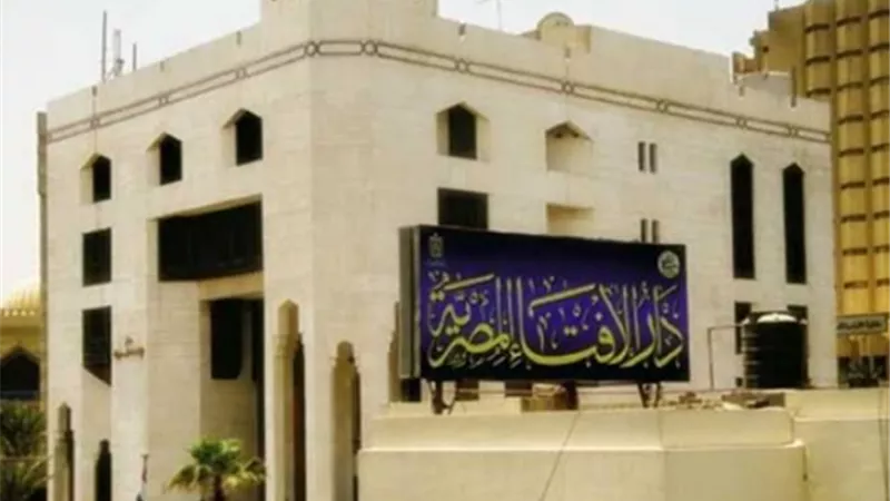 ما حكم تأخير توزيع جزء من الزكاة حتى أجد من يستحق؟.. الإفتاء تجيب