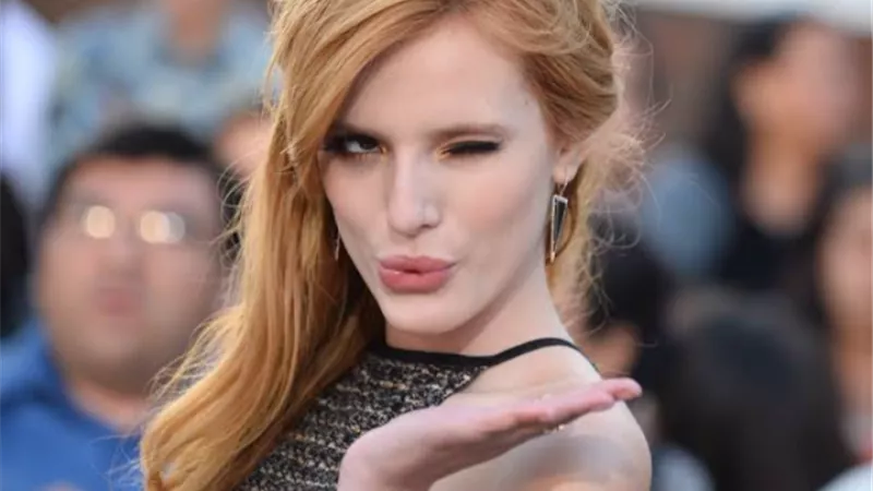 «مش هتصدق».. هذا المبلغ الى تتقاضاه بيلا ثورن من كل معجب يريد رؤية صورها