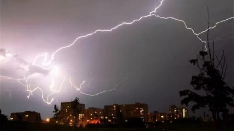 سحب رعدية يصاحبها أمطار حتى السبت المقبل.. «الأرصاد» تحذر سكان هذه المناطق