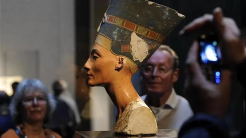 رأس نفرتيتي .. كيف خرج من مصر وماذا فعلت الحكومة لاسترداده؟