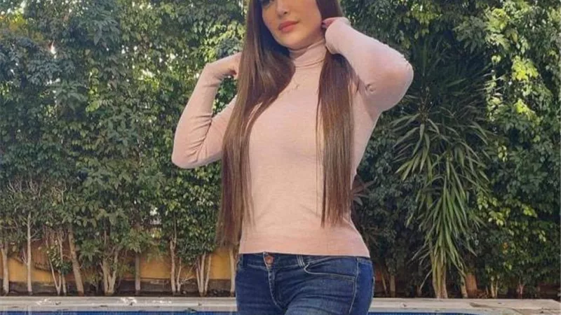 على حمام السباحة.. نسرين طافش تتألق بإطلالة كاجوال في أحدث ظهور