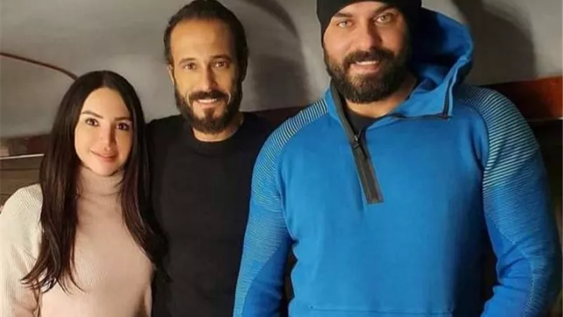 يوسف الشريف وإنجي علاء وأحمد صلاح حسني في كواليس تصوير”كوفيد 25”