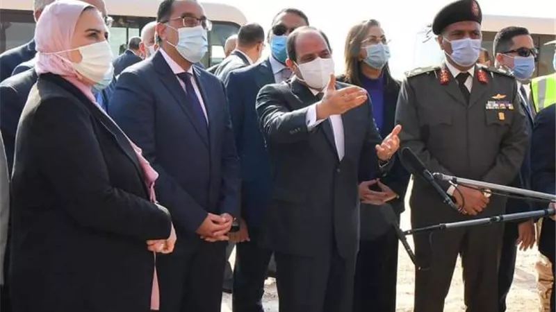 بالصور و التفاصيل ..مشاهد من زيارة الرئيس السيسي و الحكومة  إلي عزبة الهجانة
