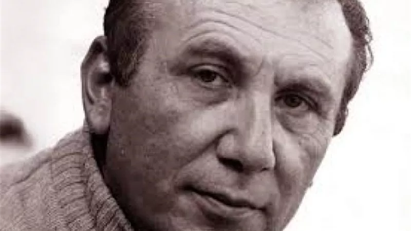 هل حقاً سرقت قصائد نزار قباني؟ .. فضيحة فى اتحاد الكتاب