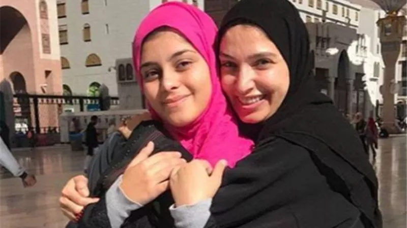 تفاصيل مثيرة حول إجبار روجينا على إرتداء الحجاب