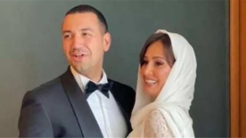 والدته غير محجبة ونجله ”روش”.. ظهور نادر لعائلة معز مسعود