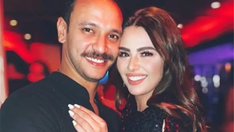 هنادي مهنا تغازل أحمد خالد صالح بصورة رومانسية: بحبك للأبد