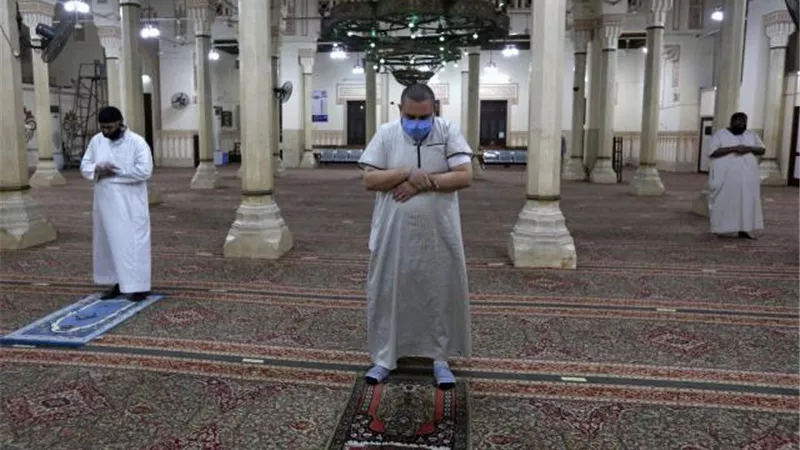 عاجل.. إغلاق المساجد فى دولة عربية كبري بعد خروج كورونا عن السيطرة