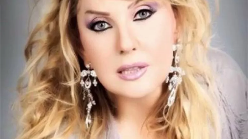 بيقلع عريان في الشارع.. حكاية مجنون نادية الجندي