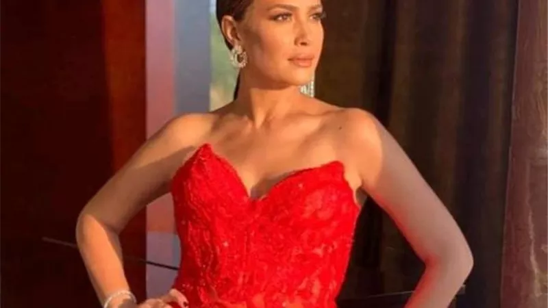 شاهد.. هند صبري بفستان أحمر جرىء احتفالاً بعيد الحب