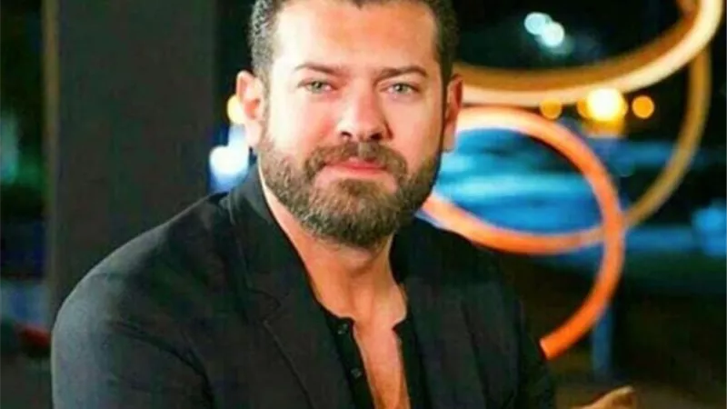 صورة.. عمرو يوسف يمارس تمارين رياضية في الجيم