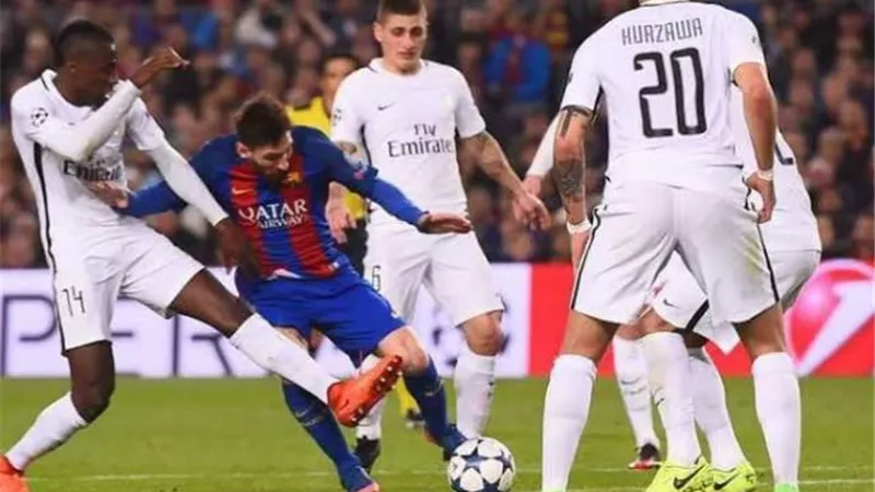 الليلة.. برشلونة يستضيف باريس سان جيرمان في مباراة نارية بدوري الأبطال