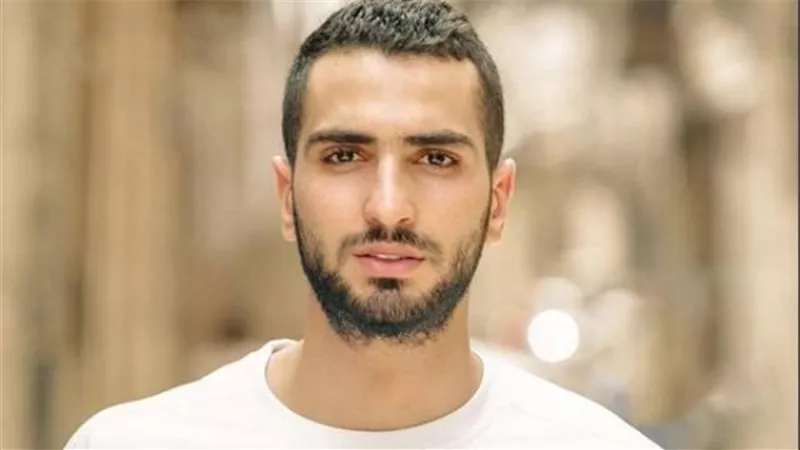 حاصل على إعدادية وسخر من طلاب إحدى الجامعات.. انتقادات لاذعة لـ محمد الشرنوبي على السوشيال ميديا