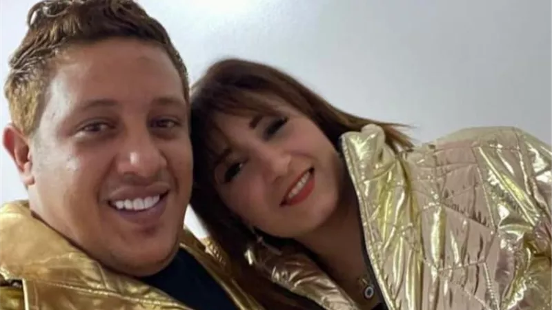 حمو بيكا يغازل زوجته في أحدث ظهور: أجمل بنات الكون