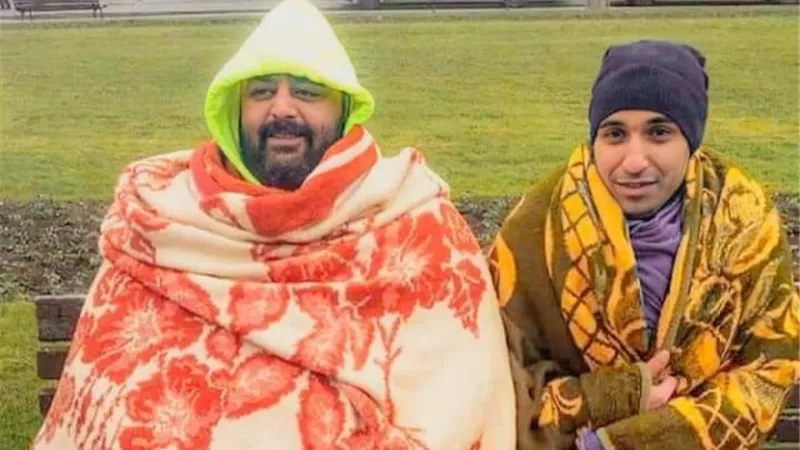 أحمد فهمي وشيكو يسخران من برودة الشتاء: لبسه شيك