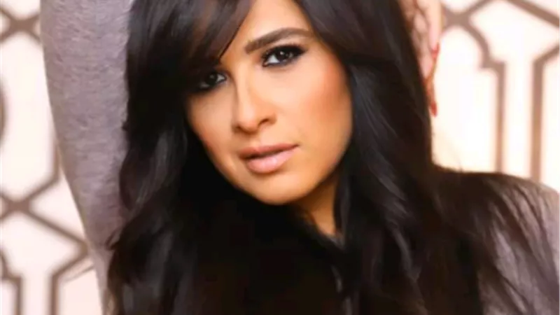 ”مبكلش في نفسي زيك يا صفرا”.. ياسمين عبد العزيز توجه رسالة قاسية لفنانة شهيرة