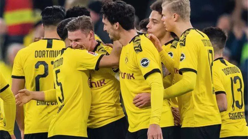 بوروسيا دورتموند يحل ضيفا على شالكه في البوندزليجا اليوم