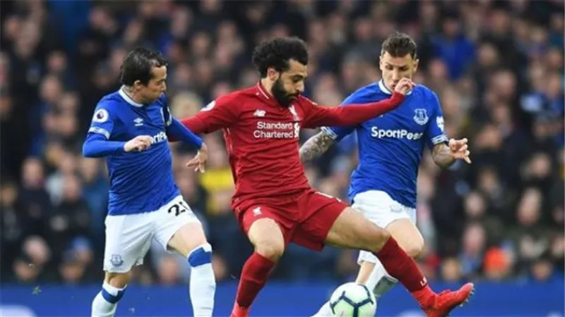 الدوري الإنجليزي.. موعد مباراة ليفربول وإيفرتون والقنوات الناقلة