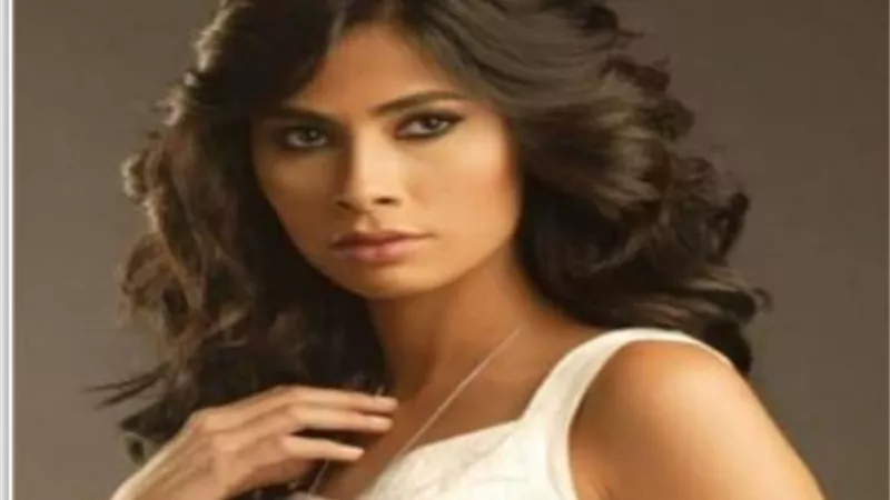 روبي صحفية تحقيقات في مسلسل ”شقة 6”