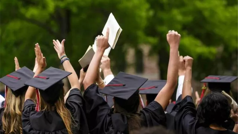 «الأعلى للجامعات» يوافق على إعفاء طلاب الدراسات العليا بهذه الكليات من شرط التفرغ