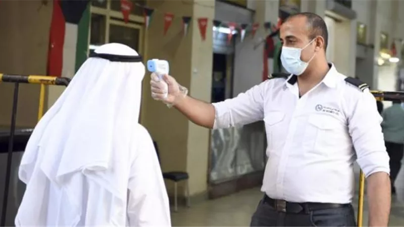 عاجل.. الكويت تصدم الوافدين وتمنع دخولهم أراضيها