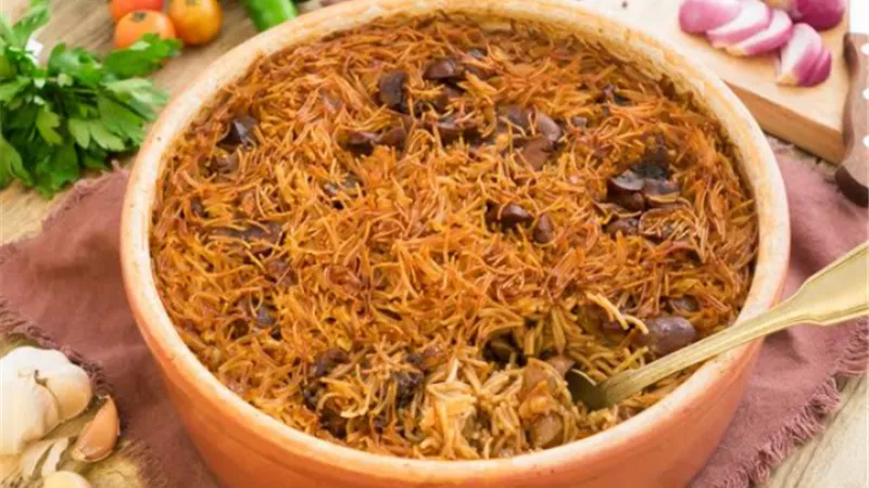 «زي المطاعم».. أبرز الوصفات السحرية لكيفية إعداد طاجن الشعرية