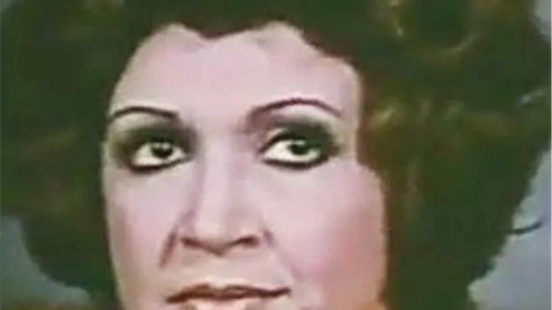 فرقت بين العندليب وحبيبته.. ارتدت الحجاب ورفضت الاعتزال .. حكايات وأسرار نادية عزت