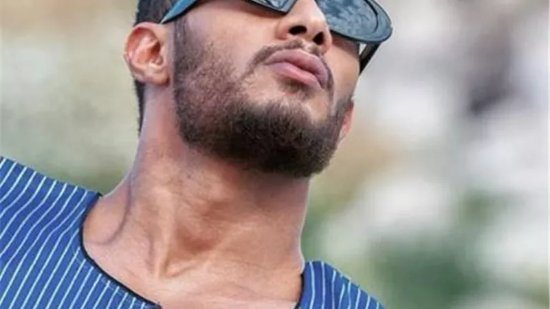 بالفيديو.. محمد رمضان يروج لأغنيته الجديدة ”ڤيرساتشي”