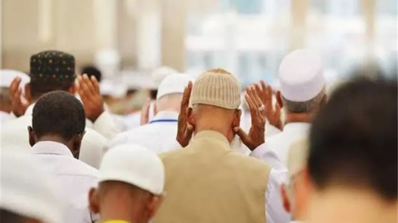 هل يجوز الصلاة قبل انتهاء الأذان؟ .. الإفتاء تجيب