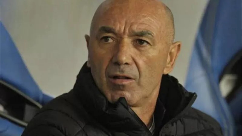 باتشيكو يلقي المحاضرة الأخيرة للاعبي الزمالك قبل مواجهة تونجيث السنغالي