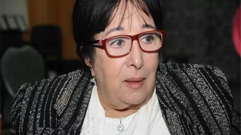 شاهد.. أول تعليق من الفنانة سميرة عبد العزيز على فيديو ”استهدي بالله يا حاجة ”