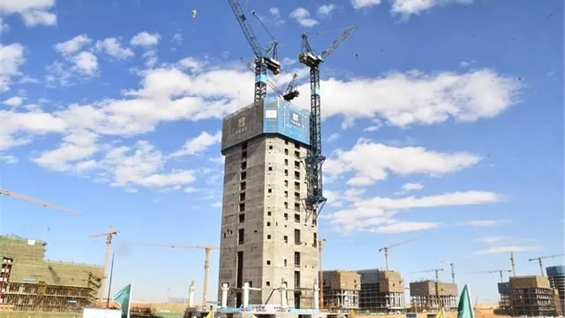 60 دور حتى الآن .. وزير الإسكان يشرح تفاصيل ما تم انجازه فى البرج الأيقونى
