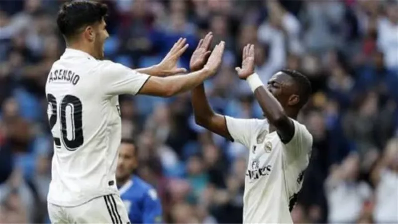 فينيسيوس وأسينسيو يقودان تشكيل ريال مدريد المتوقع أمام أتالانتا