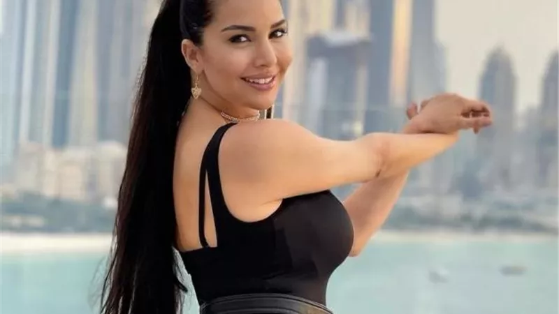 شاهد.. لاميتا فرنجيه بفستان شفاف بدون بطانة في أحدث ظهور لها