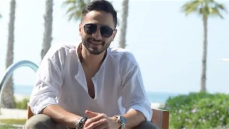 شاهد.. حمادة هلال يكشف عن لوك ”المداح”