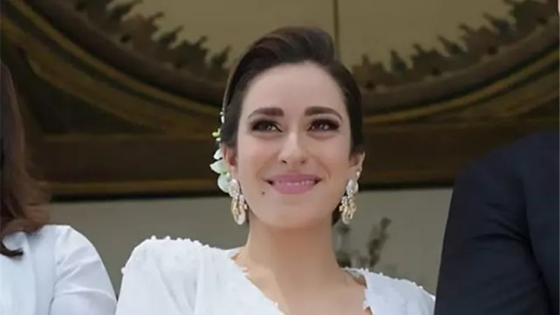 التحقيق مع مريم نعوم وأمينة خليل بتهمة السرقة