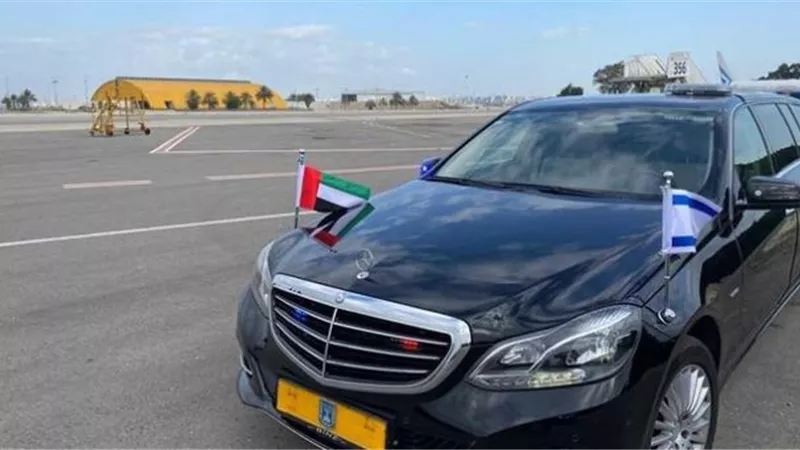 هكذا وصف وزير الخارجية الإسرائيلي لحظة وصول أول سفير إماراتي لبلاده
